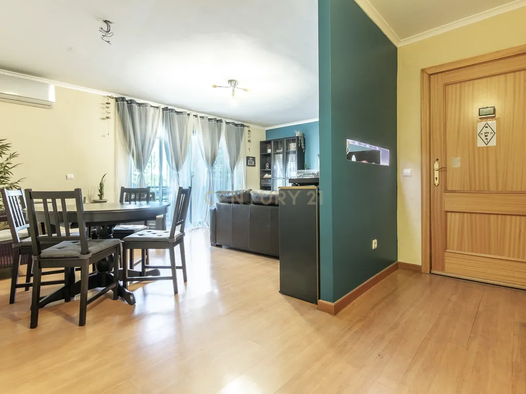 Apartamento Quatro Assoalhadas -Com Lugar de Parqueamento - Quinta do Anjo, Palmela - Image 5