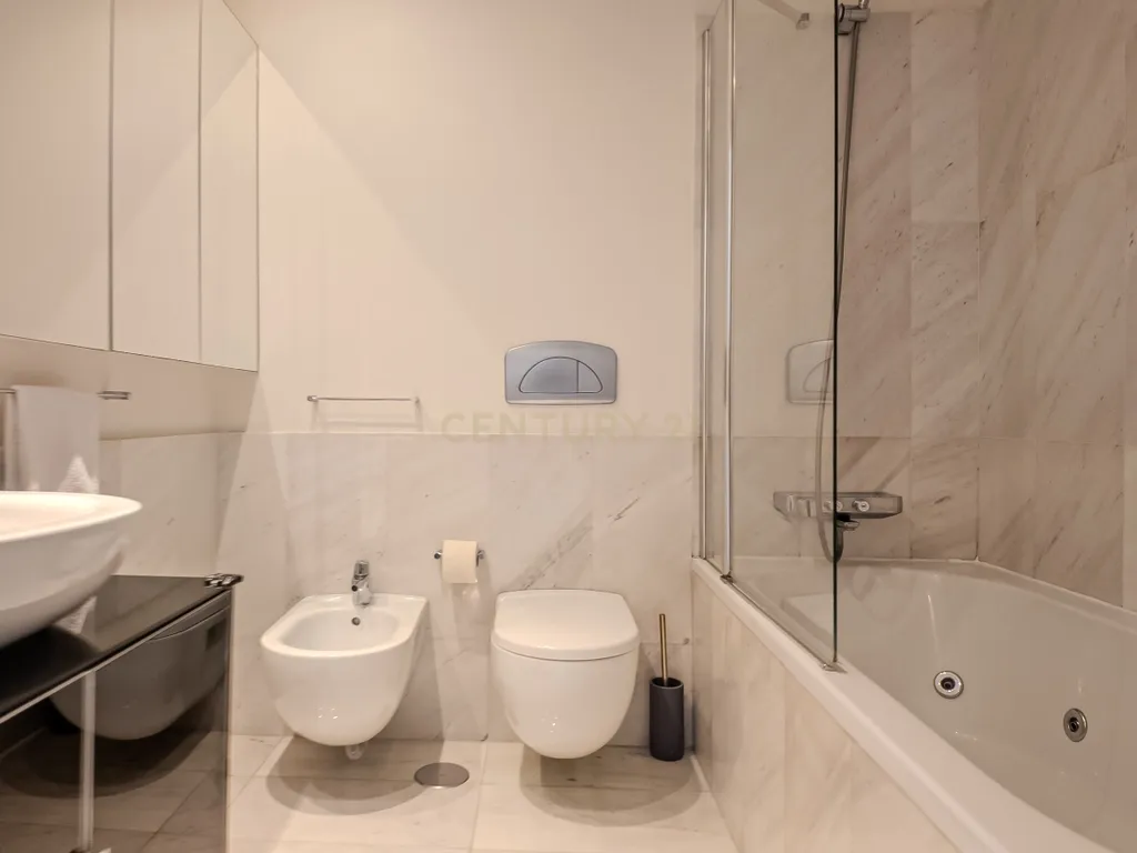 Apartamento T3 com Terraço, Varanda, Garagem | Último andar em Paranhos, Porto - Image 5