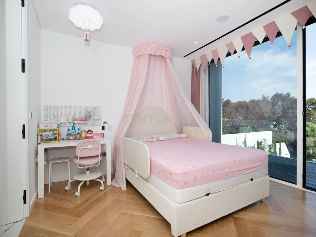 Moradia T5+1 Luxuosa no Estoril - Image 19