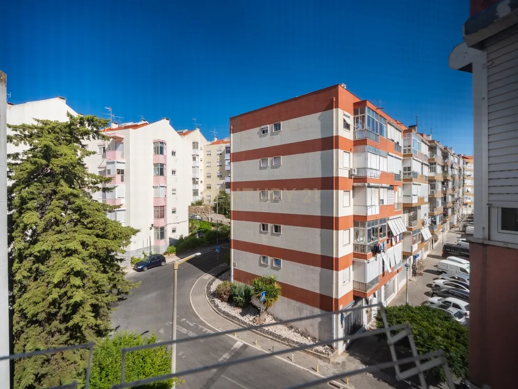 Apartamento T2 na Povoa de Santo Adrião com Excelente Localização e Conforto - Image 13