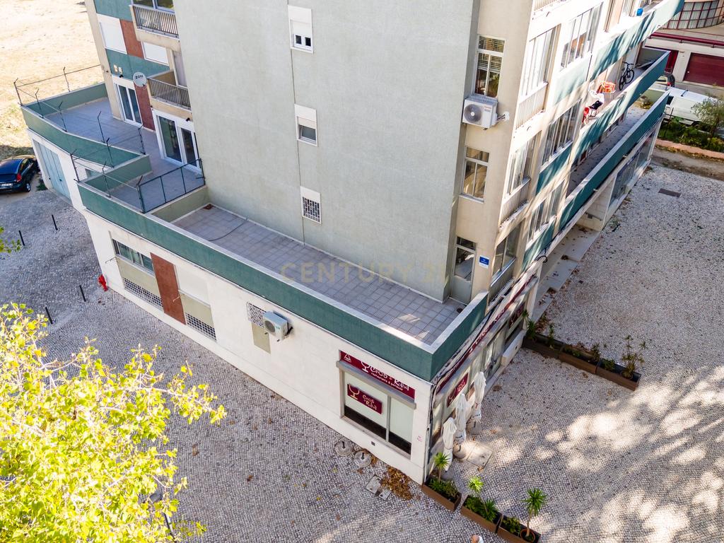 Espetacular Apartamento T5 com Terraço e Garagem, em São Domingos de Benfica, Lisboa - Image 46