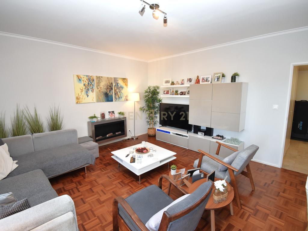 Excelente Apartamento T3 em Algés – Conforto e Localização Premium - Image 13