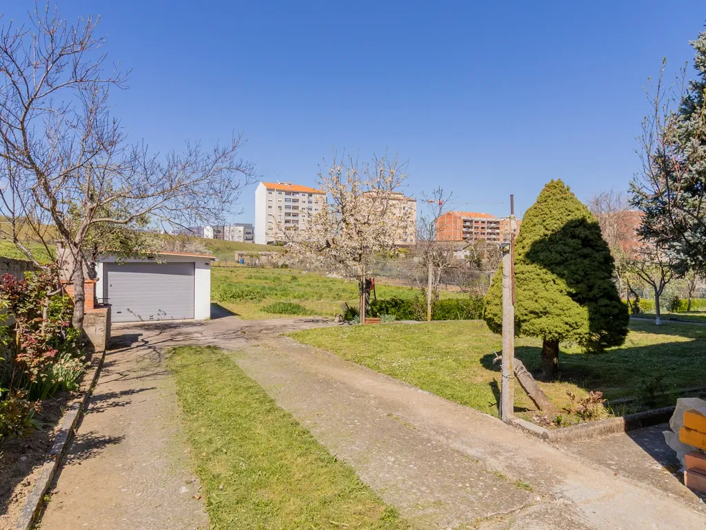 Moradia Bifamiliar + Anexo com #TERRENO -#CENTRO DE BRAGANÇA - Image 4