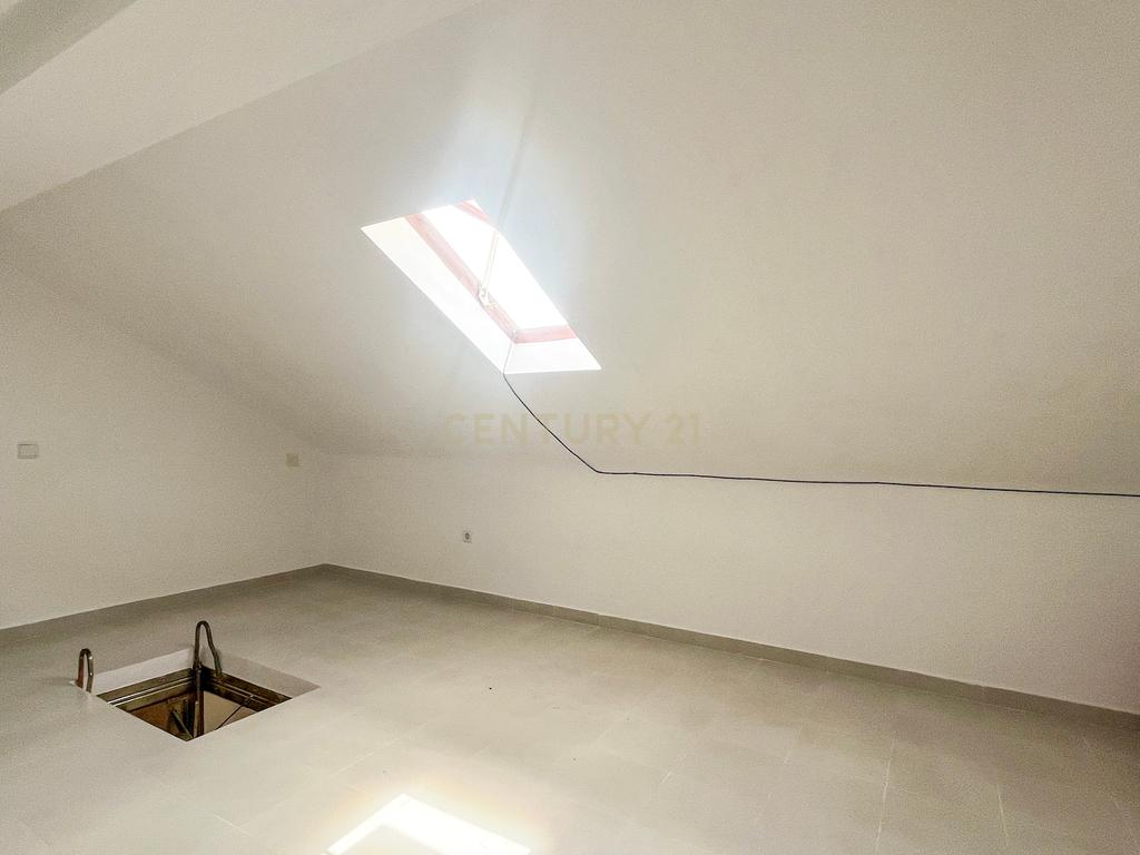 Moradia T2+1 Sobreiro, Mafra - Garagem Box - Image 26