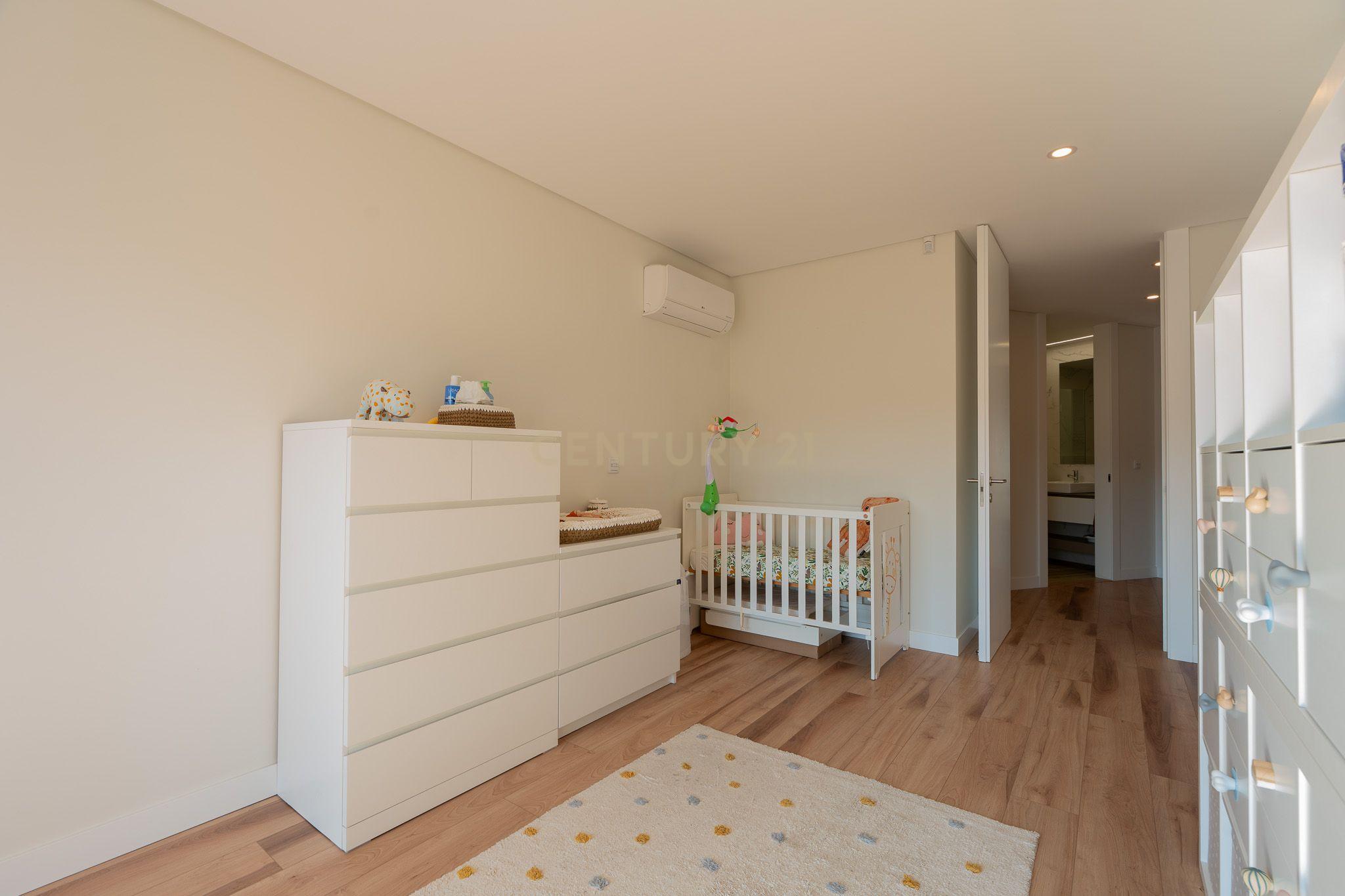 Apartamento T3+1 duplex, com terraço e estacionamento, no centro da cidade de Torres Vedras - Image 38