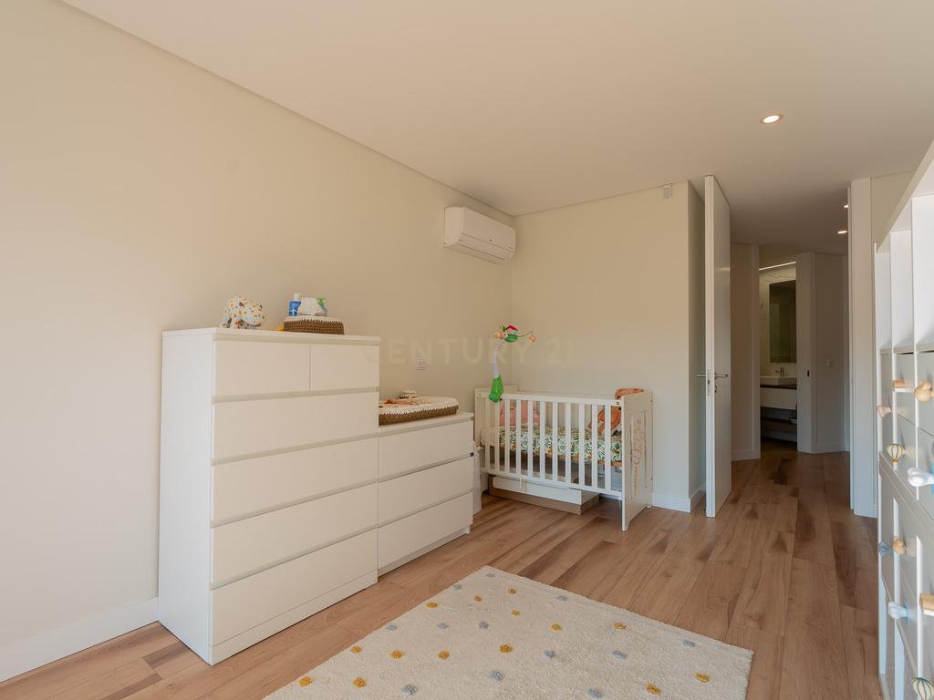 Apartamento T3+1 duplex, com terraço e estacionamento, no centro da cidade de Torres Vedras - Image 38