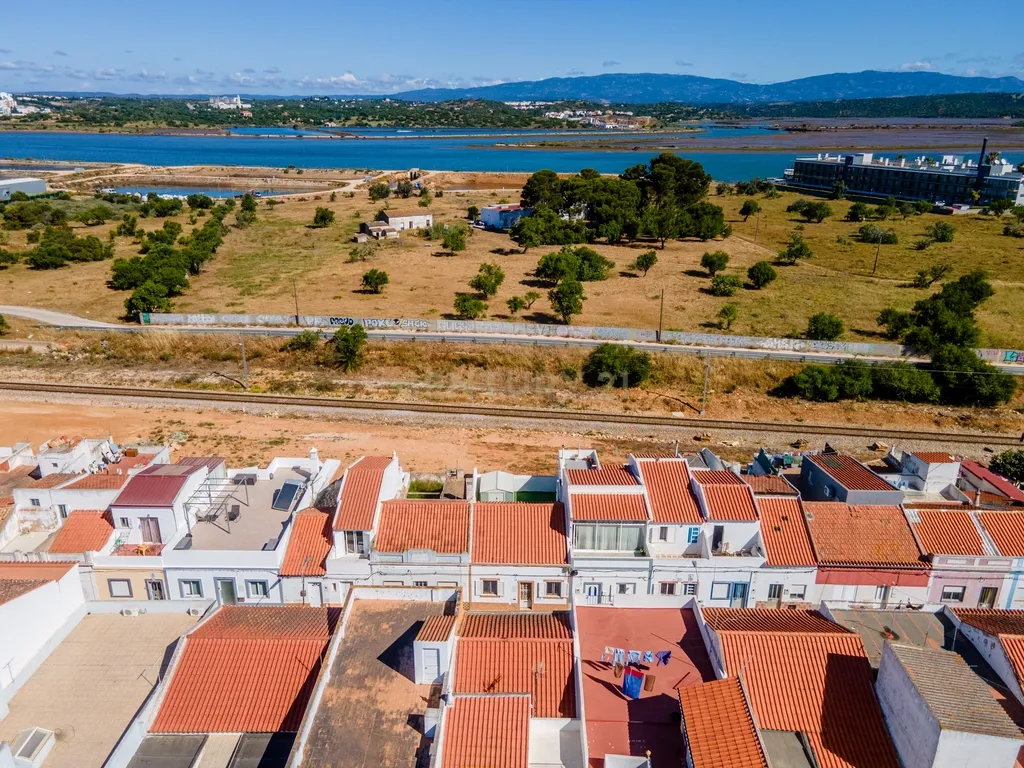 Moradia Térrea no Parchal com Espaço Exterior Privativo e Excelente Exposição Solar - Image 18
