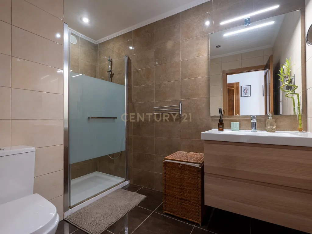 * ESPECTACULAR APARTAMENTO NO CENTRO DE MAFRA, COM VARANDA E PARQUEAMENTO * - Image 29