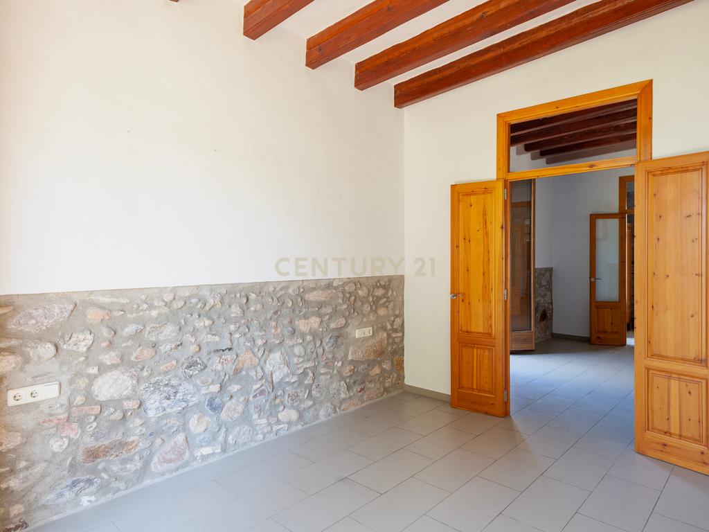 Encanto modernista no rés do chão com jardim – La Garriga - Image 27