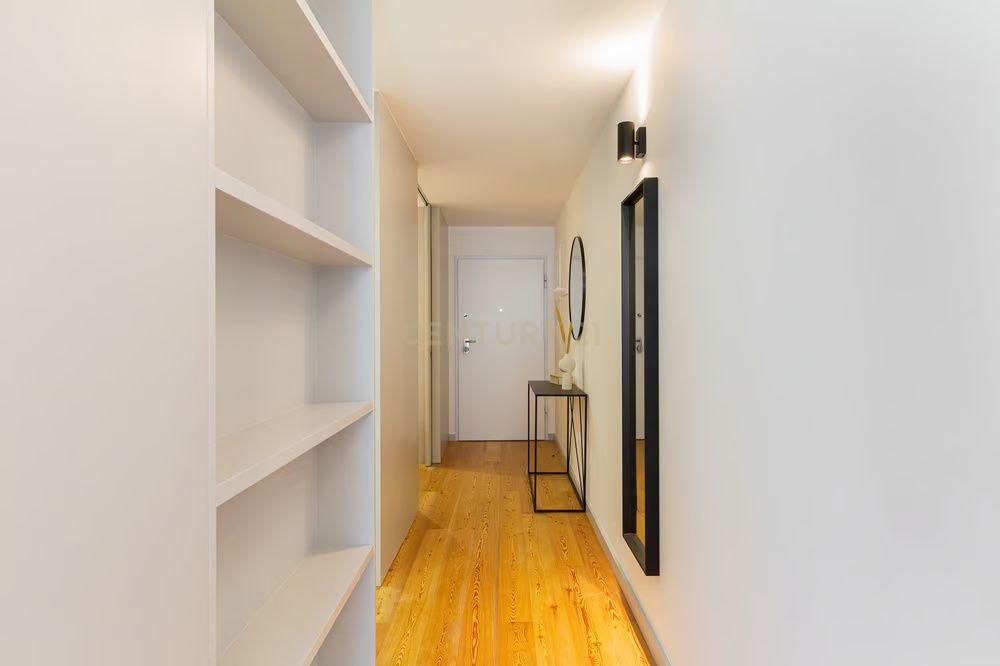 Apartamento T1 com Licença AL e Estacionamento – Rua da Vitória, Porto - Image 20