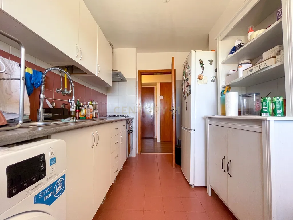 Apartamento T2 com Excelente Localização no Monte de Caparica - Image 6