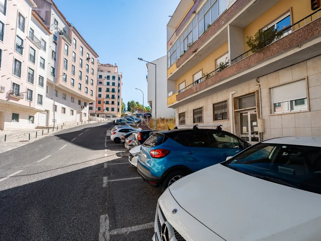 T3 Remodelado | Praceta São Jorge da Mina| Damaia de Cima encostado à Urbanização do Neudel - Amadora - Image 36