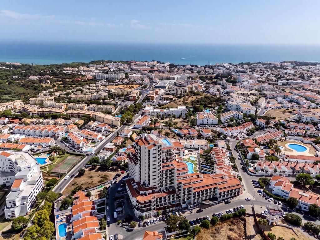 T1 totalmente remodelado, mobilado e equipado, com extraordinária vista panorâmica de 180° sobre o mar - Image 28