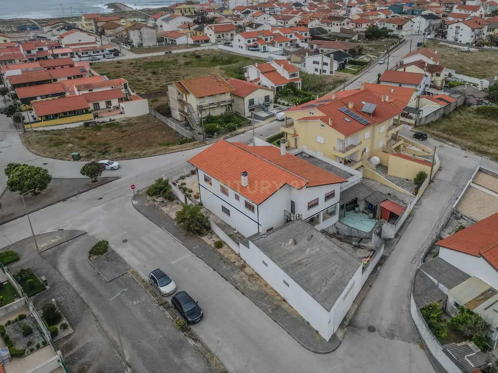 Moradia com vista mar, situada numa aldeia piscatória a 200m da praia - Image 7