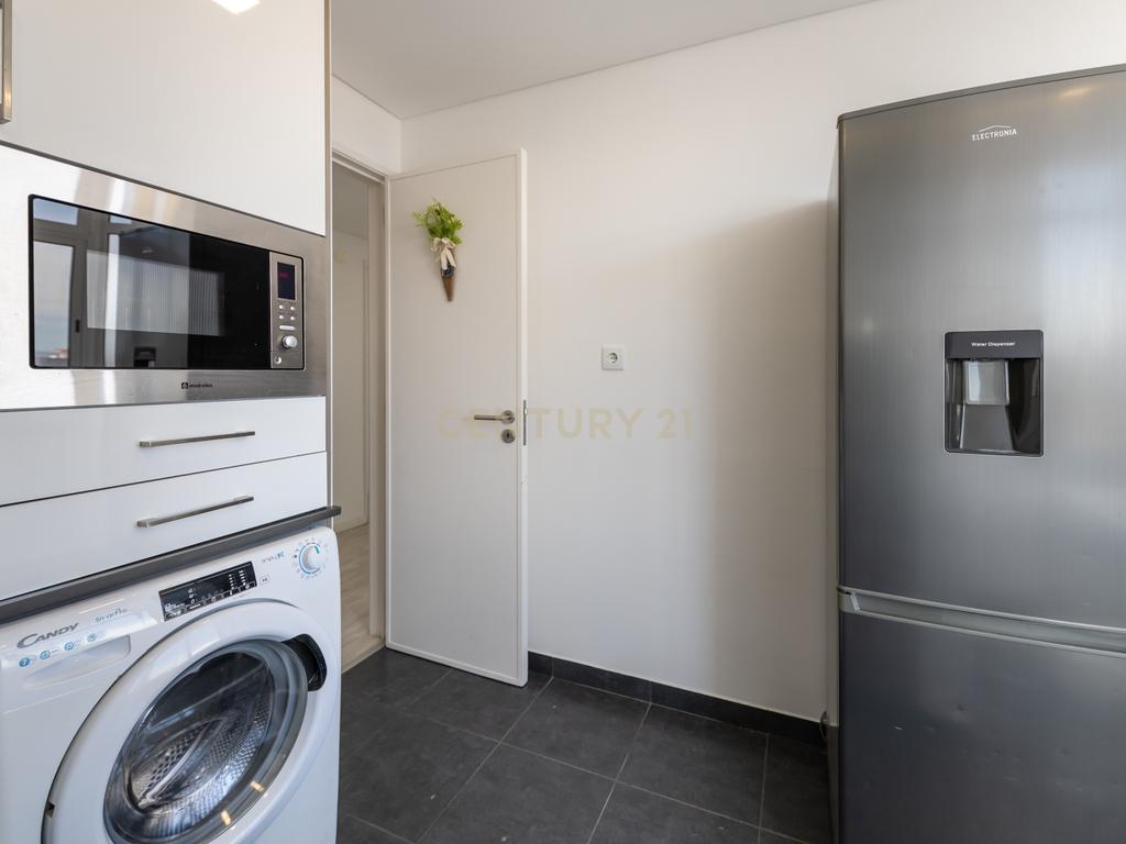 Apartamento T3 para arrendamento - 5 piso c/elevador - Amora - Image 32