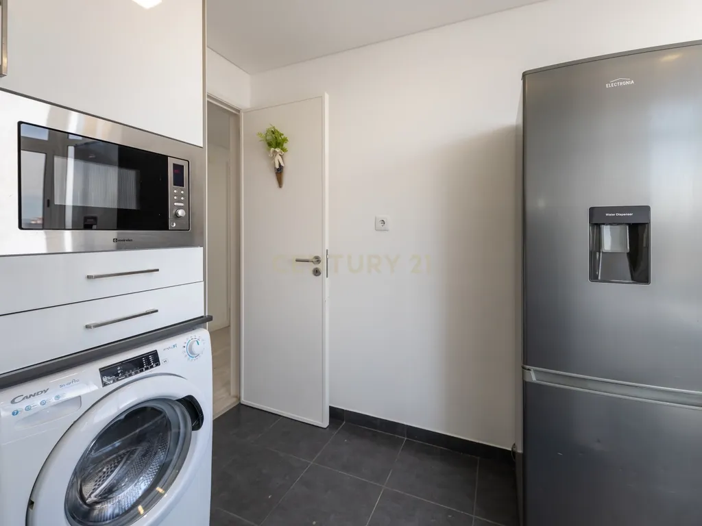 Apartamento T3 para arrendamento - 5 piso c/elevador - Amora - Image 32