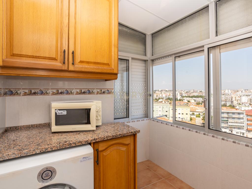 Apartamento T3 com Vista Deslumbrante sobre a Baía de Setúbal – Bairro dos Pescadores, Reboreda - Image 12