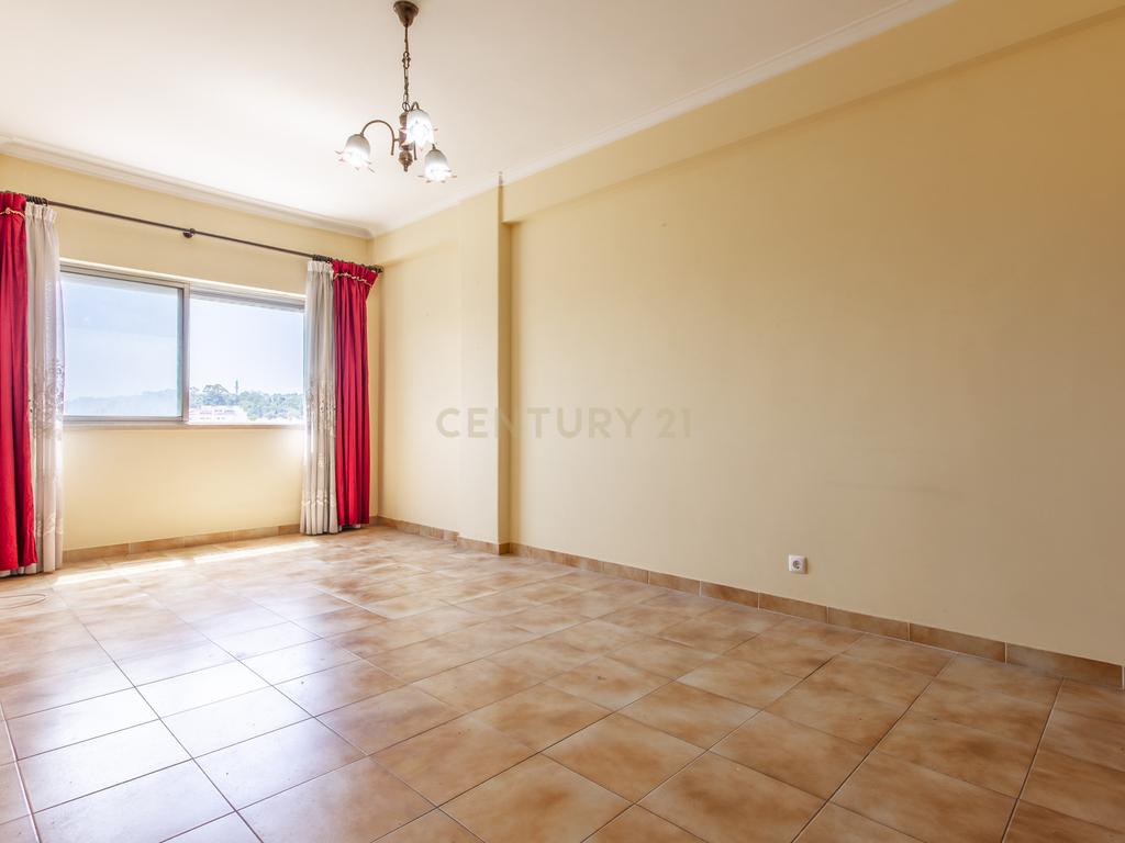 Apartamento T4 - Venda Nova - Image 17