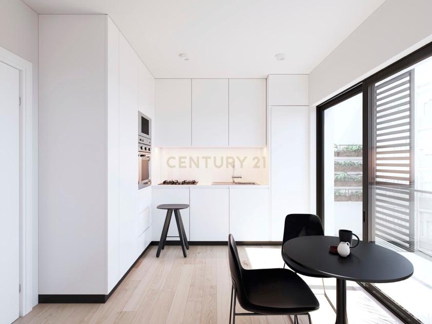 Apartamento T2 em Cacilhas com varanda e parqueamento - Image 4