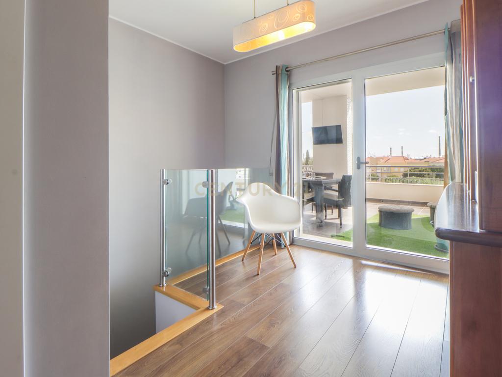 Apartamento duplex T2+2 com terraços - Image 20