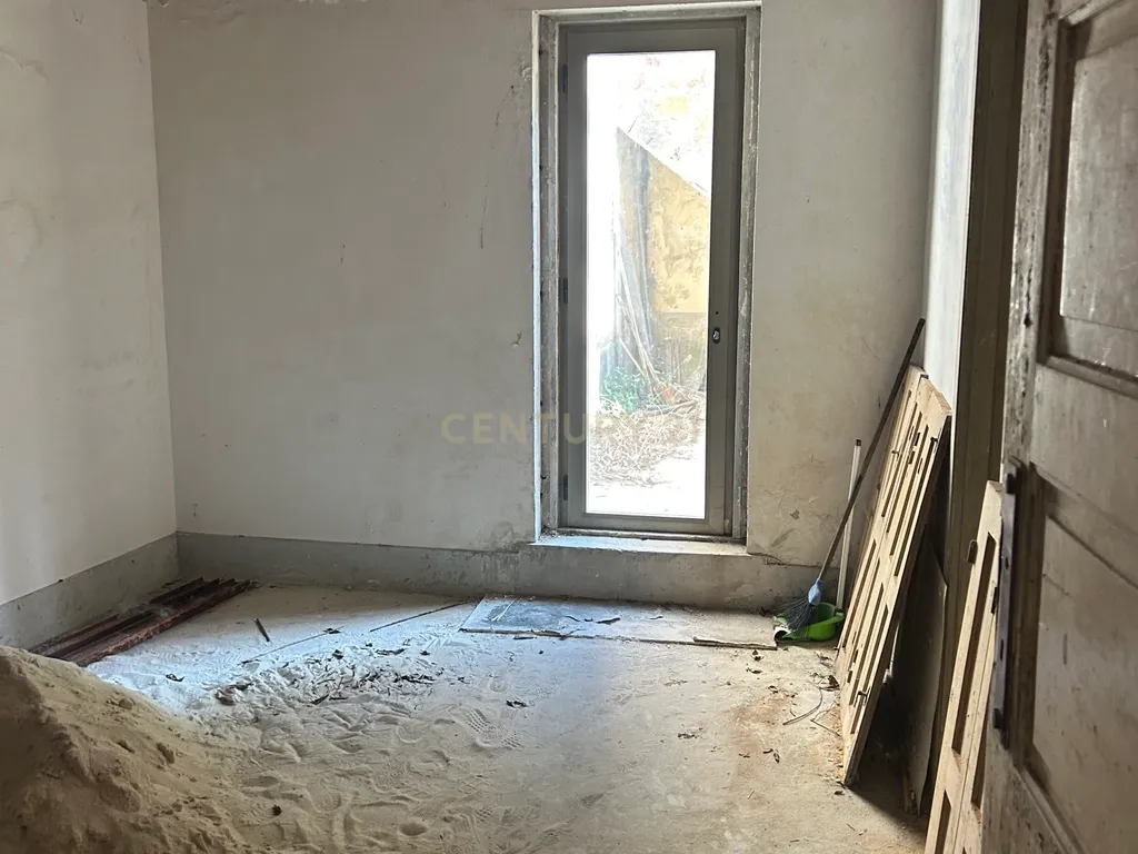 🔥 Moradia para Reabilitação no Porto | Estudo para 7/8 Apartamentos | Excelente Investimento - Image 11