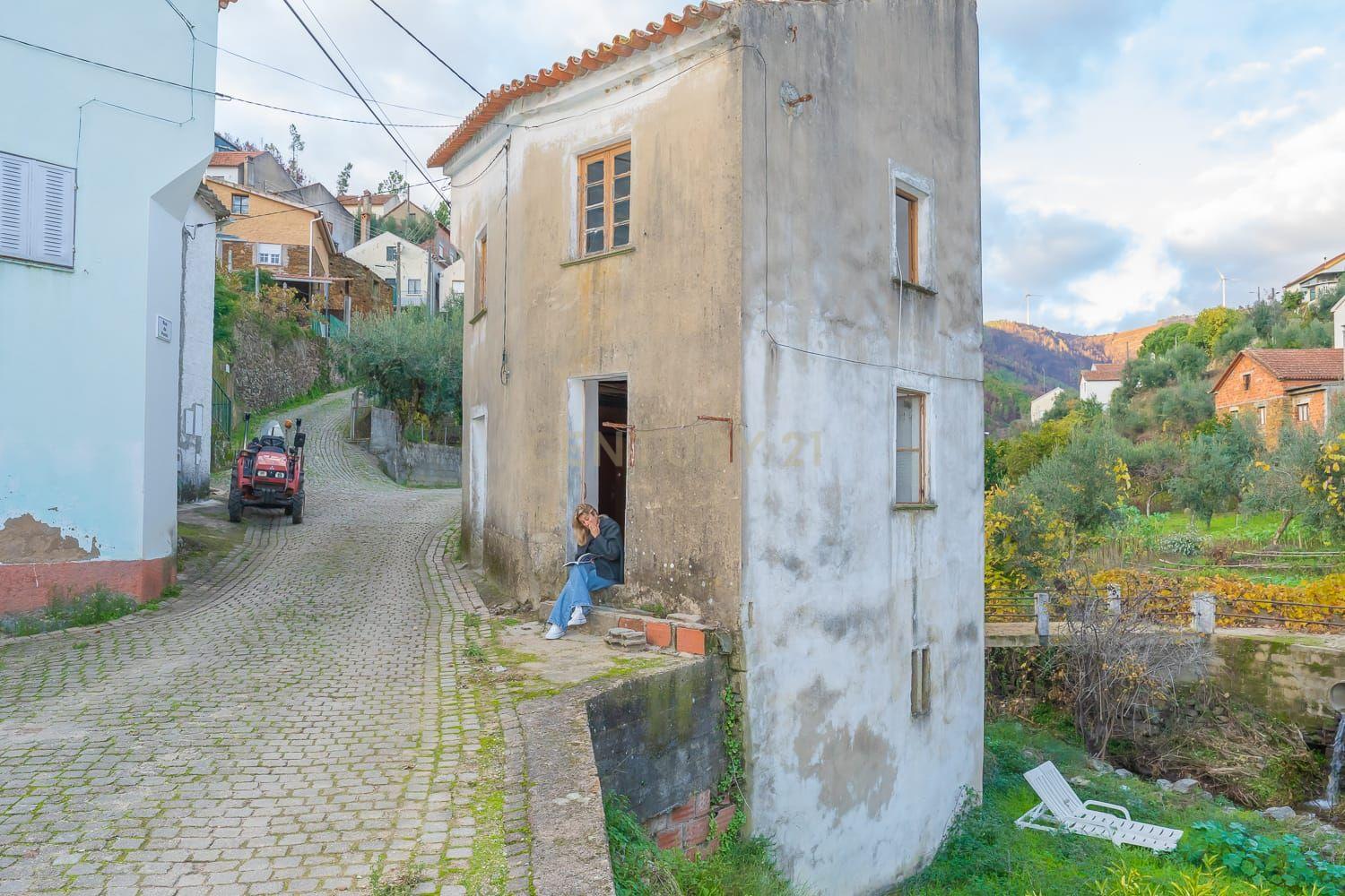 Fotografia 3 de Moradia para Recuperar com Vista Lago | Vale da Figueira – Castelo Branco