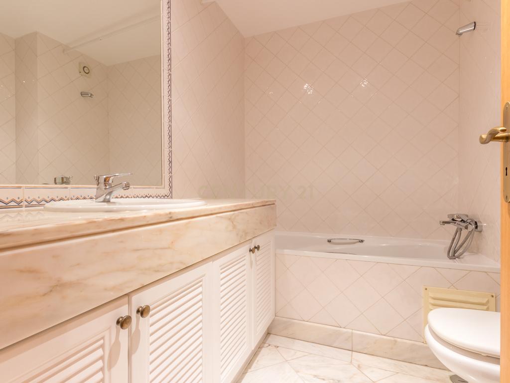 Apartamento T3 em Carnaxide – Arrendamento em Condomínio Privado - Image 23