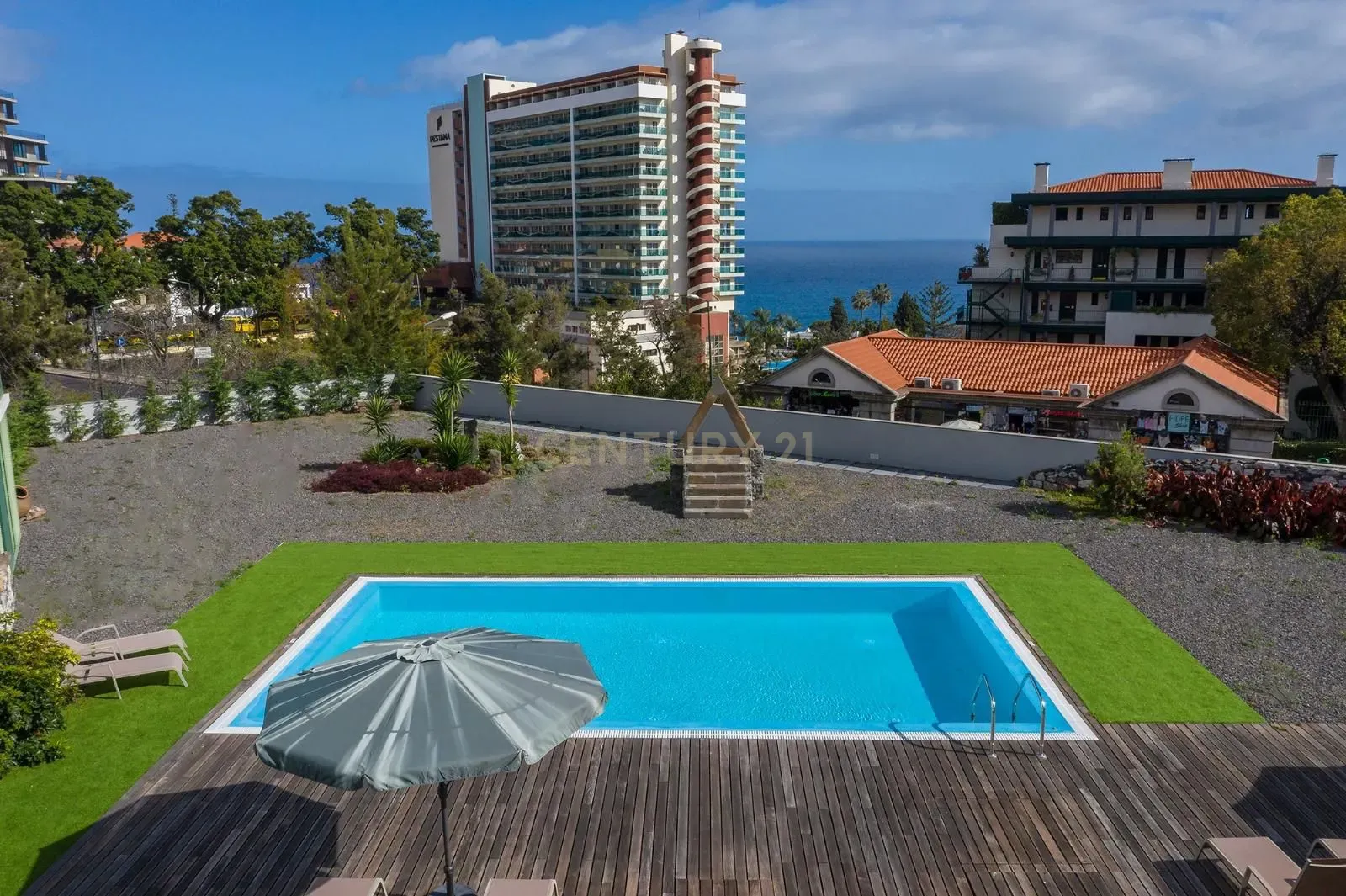 Fotografia 3 de Moradia de Luxo com Piscina na Estrada Monumental – Funchal