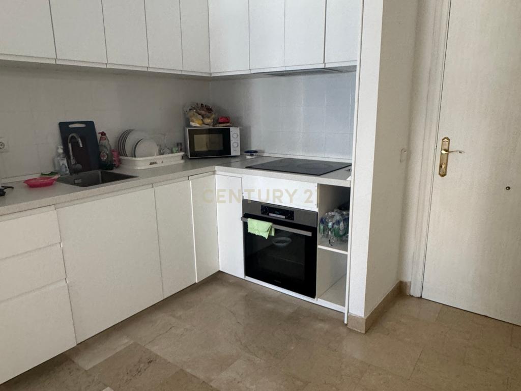 Apartamento T2 em Málaga com Vista para a Cidade e Montanha - Image 9
