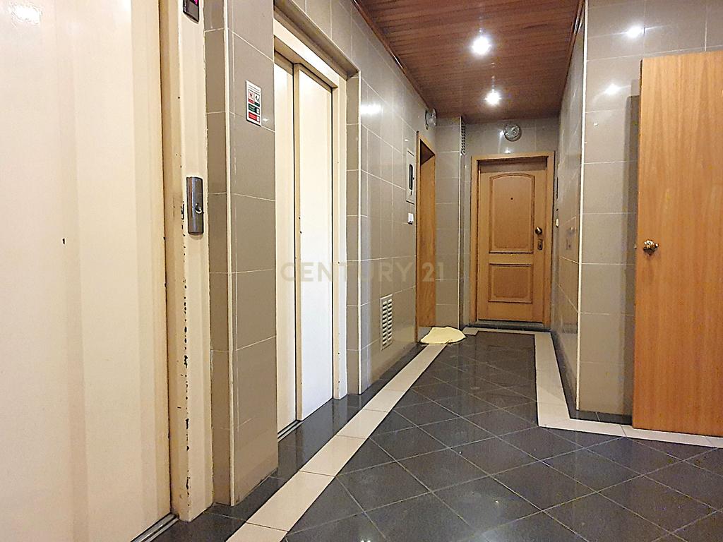 Apartamento T2 Centro da Cidade I  Garagem I Elevador - Image 3