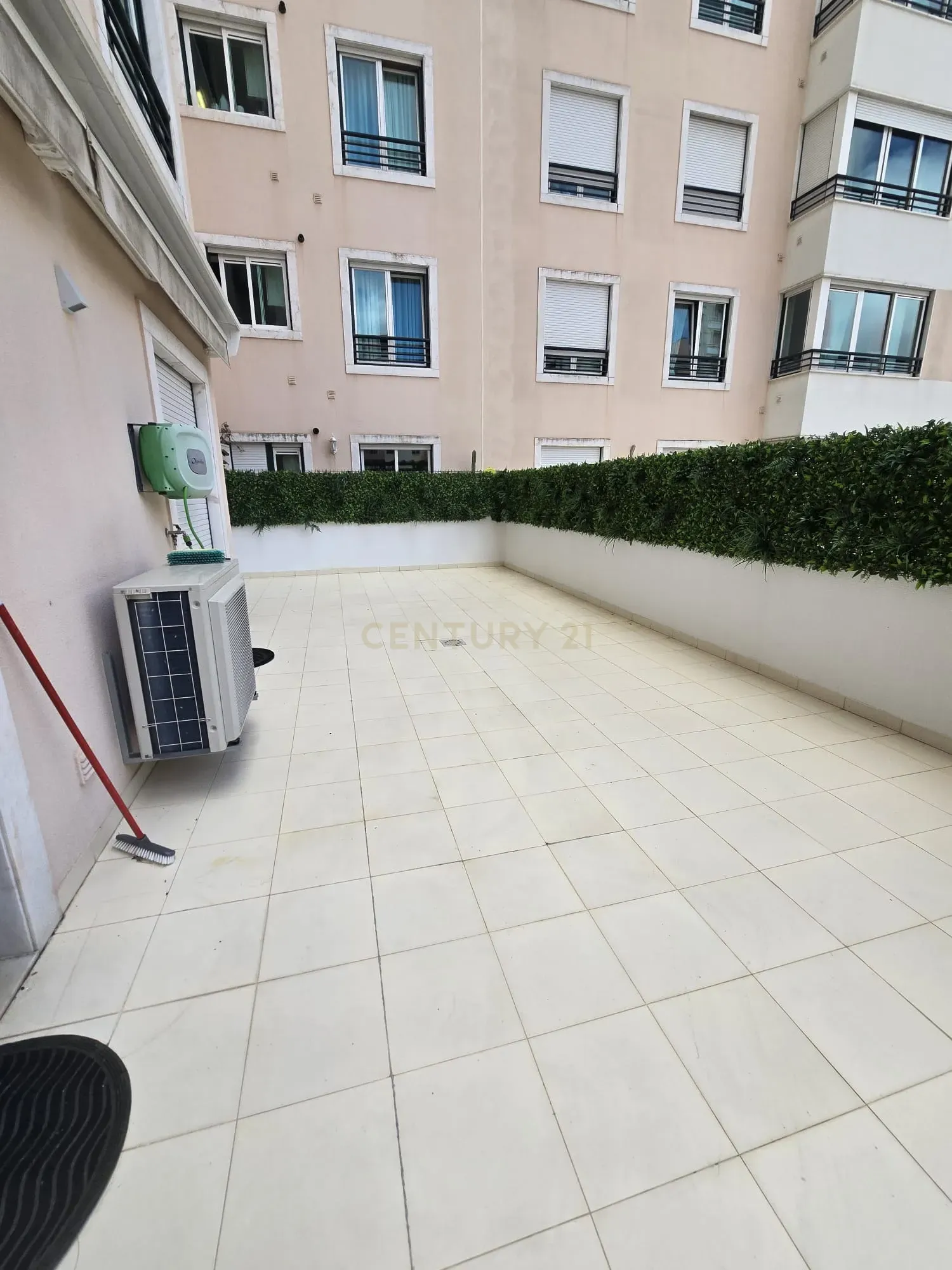 Imóvel em Telheiras – Arrendado com Contrato de 3 Anos - Image 16