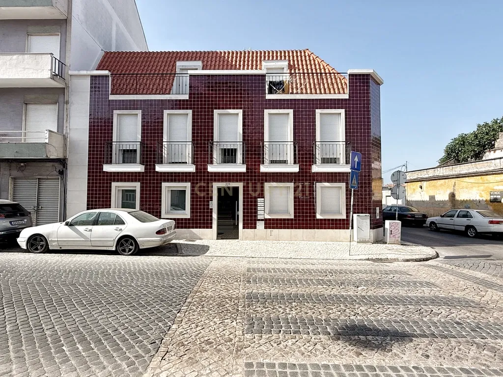 Apartamento Novo T1 com logradouro no Montijo - Image 17