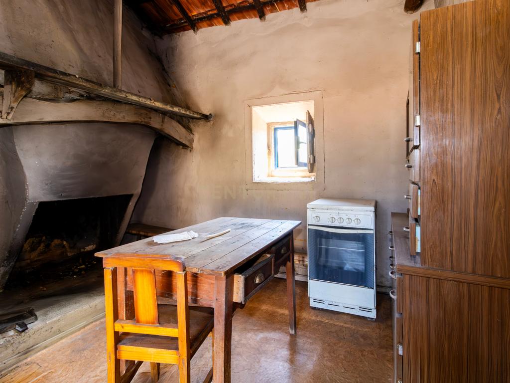 Moradia T2 para reconstrução em Casais da Abadia, Caxarias, Ourém - Image 16