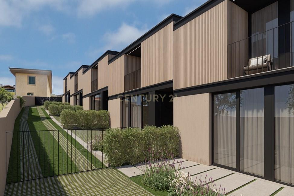 Conjunto de 5 Moradias para Reabilitar com Garagem e Jardim em Localização Privilegiada - Image 10