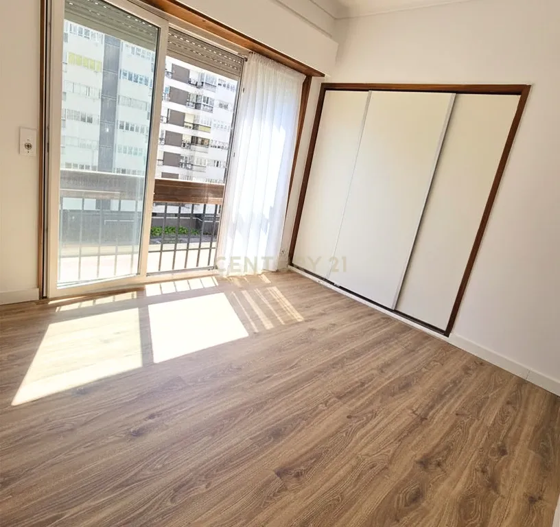 Apartamento Renovado em Algés, Oeiras - 2 Quartos e 2 WC - Image 37