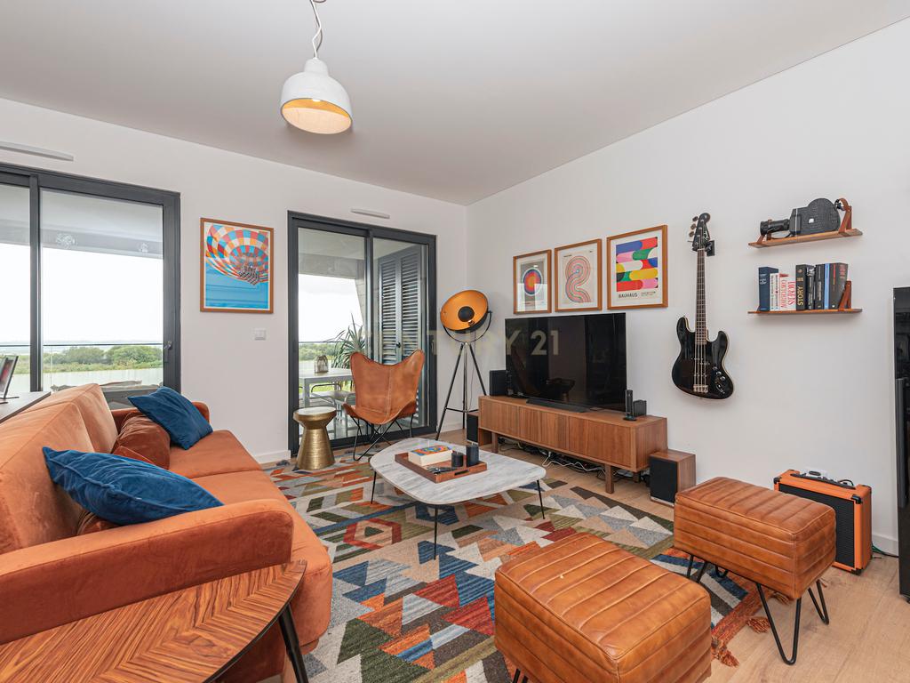 APARTAMENTO T2 NO EMPREENDIMENTO SKY CITY, COM TERRAÇO, VARANDA, PARQUEAMENTOS E ARRECADAÇÃO, EM CONDOMÍNIO COM JARDIM E PISCINA - Image 5