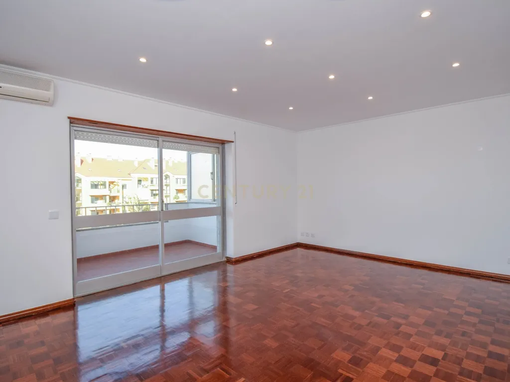 Apartamento T3 com Vista Mar, em São João do Estoril - Image 11
