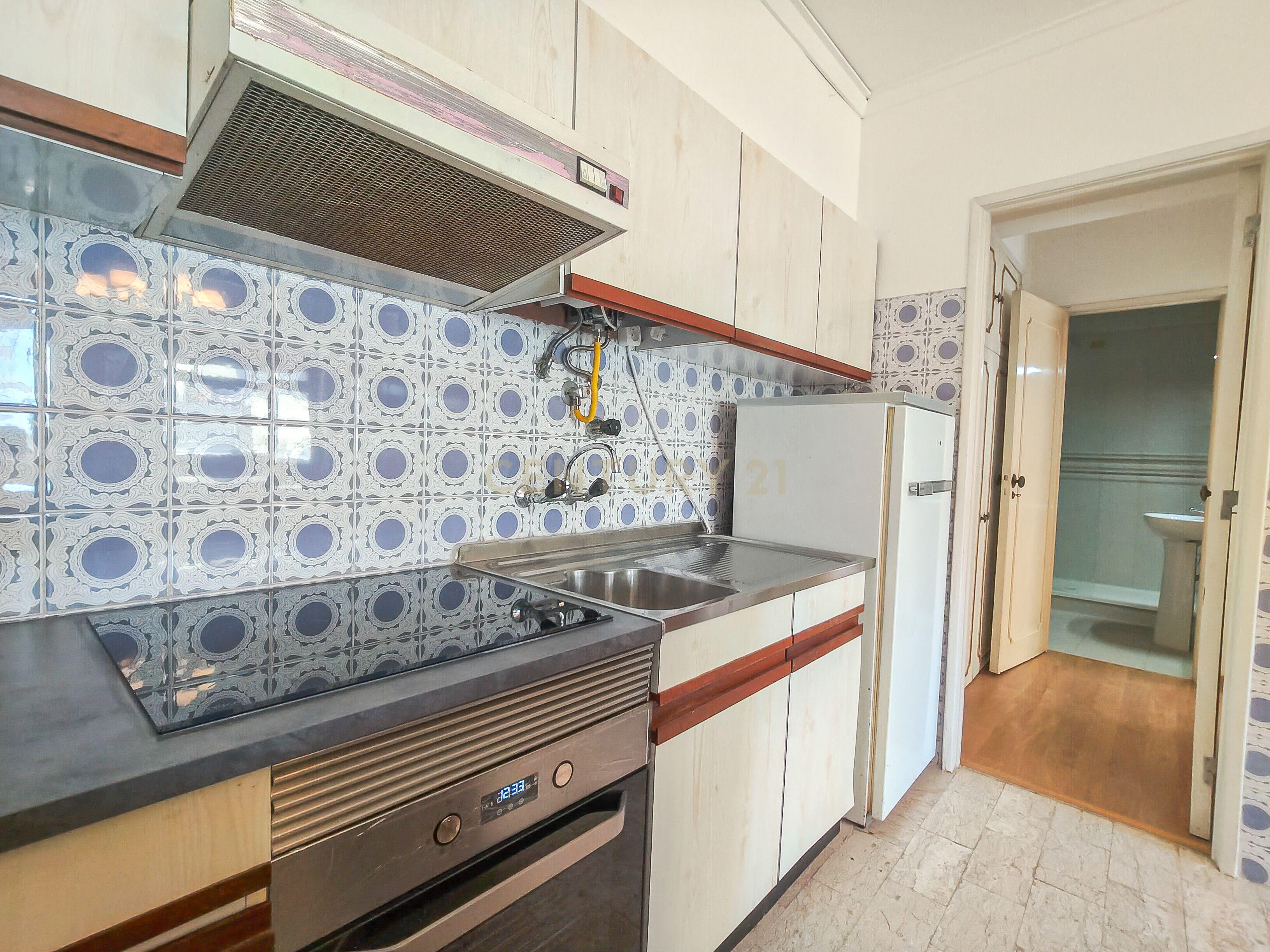 Fotografia 12 de Apartamento T1 na Parede a menos de 200 metros da praia