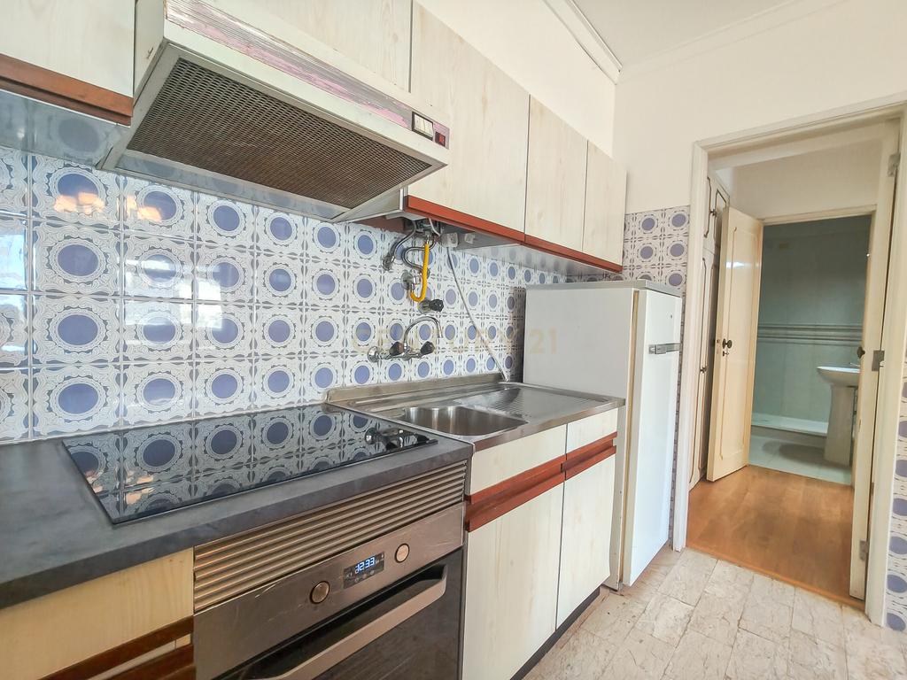 Apartamento T1 na Parede a menos de 200 metros da praia - Image 12