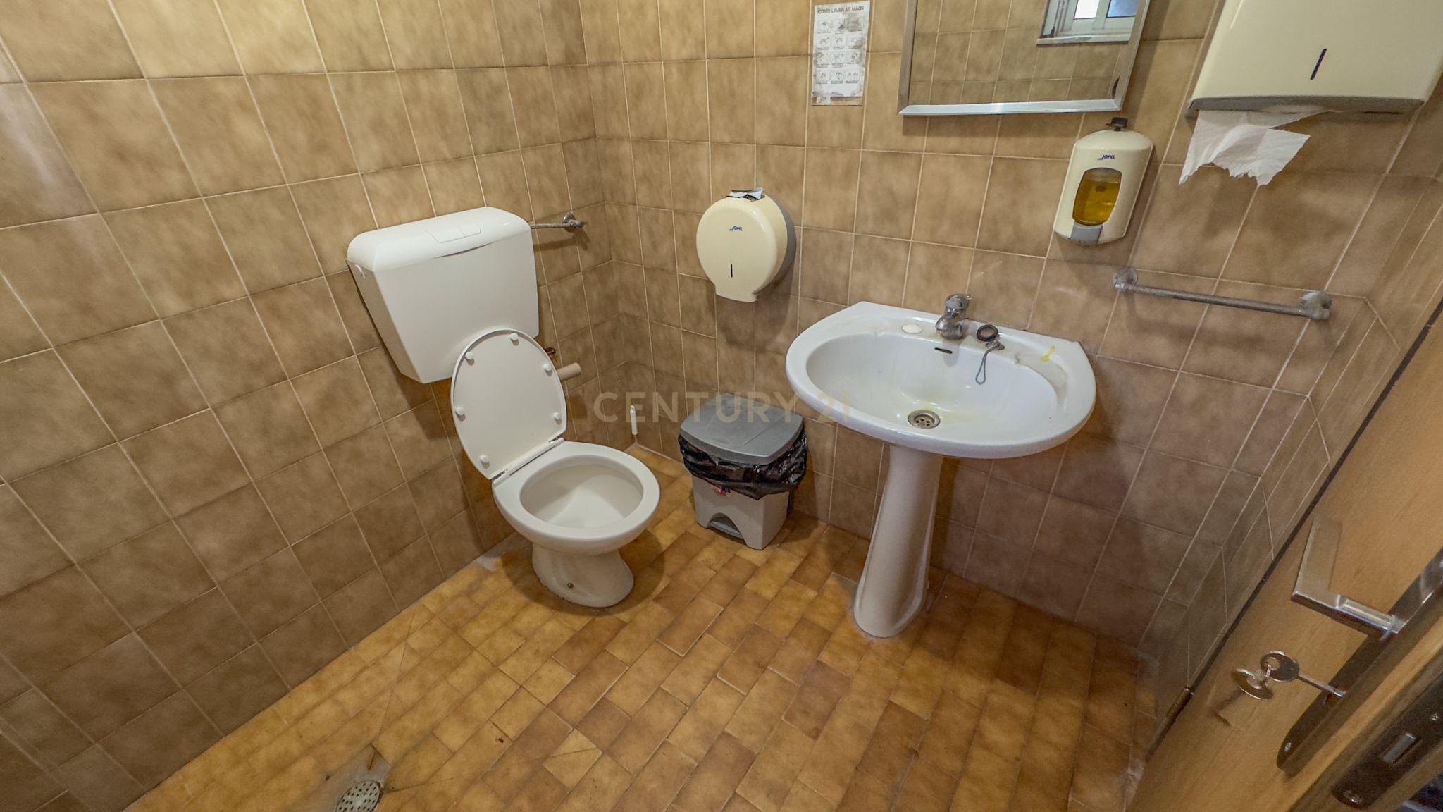 Fotografia 8 de Armazém com Terreno — Oportunidade Única em Mafra (Gradil)