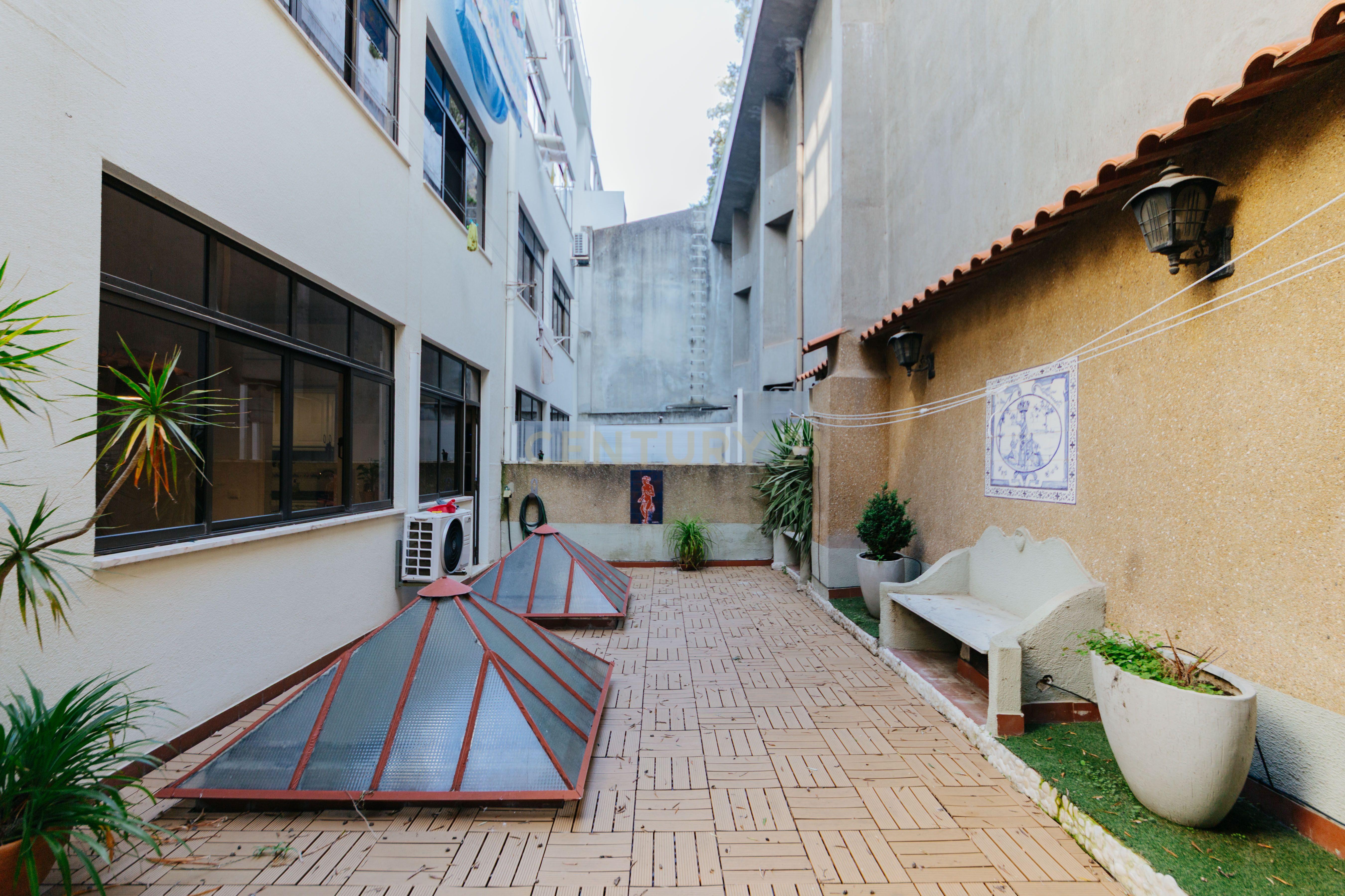 Fotografia 11 de T2+1 com Terraço de 50m², Estacionamento e Localização Premium na Graça / Penha de França