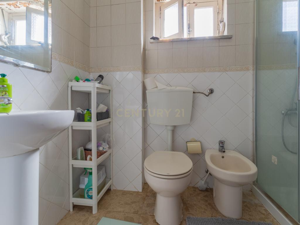 Apartamento T4 convertido em T3 - Centro do Barreiro - Image 27