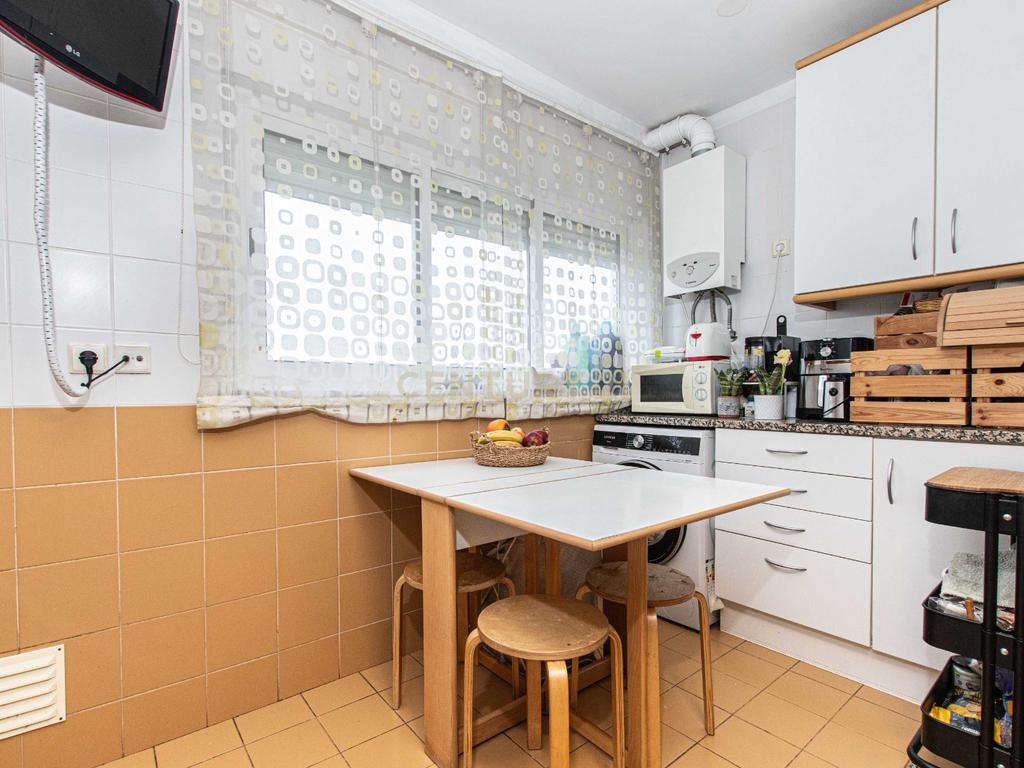 Apartamento T2 com Vista Panorâmica em Lisboa e um lugar de estacionamento na Rua Carlos Botelho - Lisboa  - Image 17