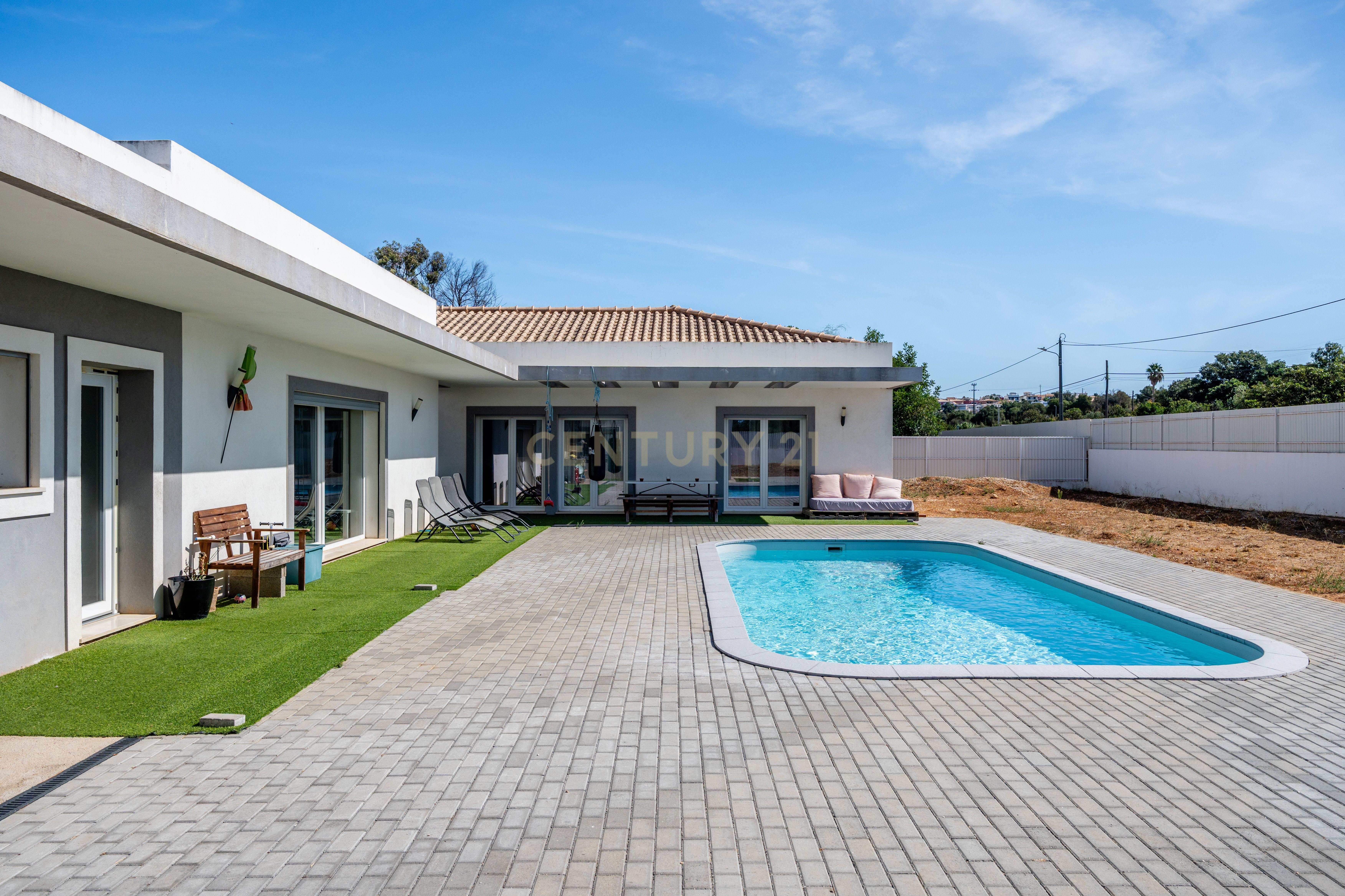 Fotografia 8 de Moradia T4 com Piscina e Proximidade ao Golfe em Portimão