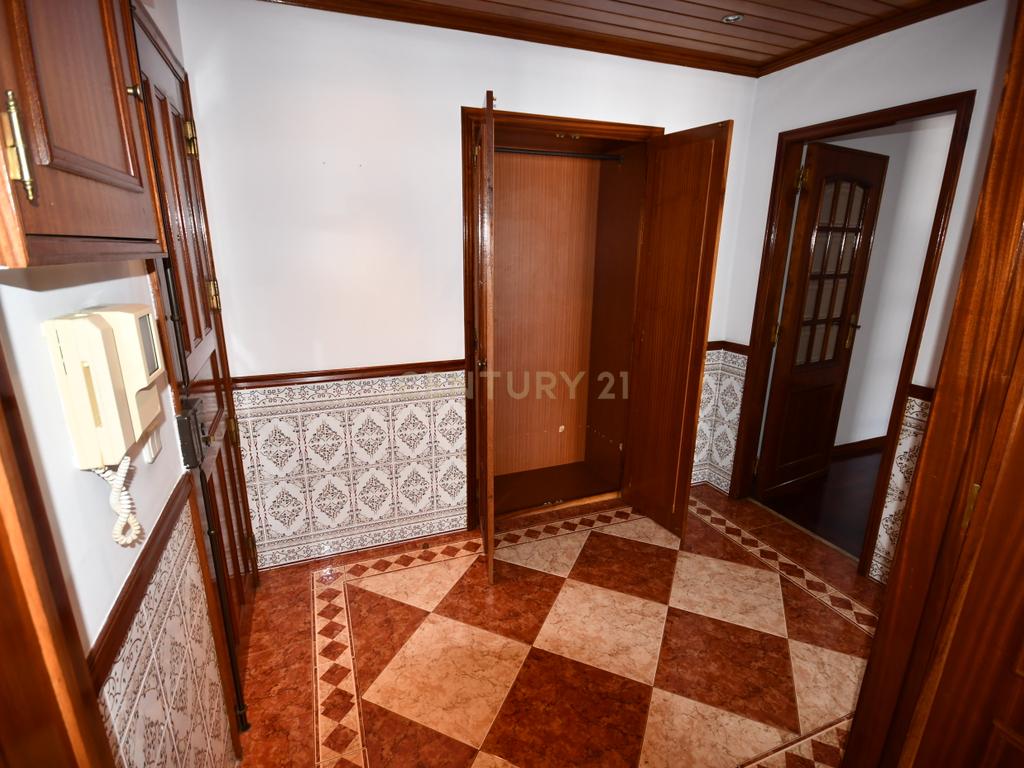  T2  Anta Cacém com  Garagem - Image 17