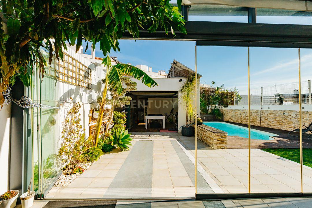 Luxuosa Moradia Renovada com Vista Panorâmica em Loures - Image 8
