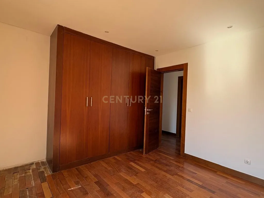 Moradia T4 com amplo lote de 1.262 m² e grande potencial - Image 29