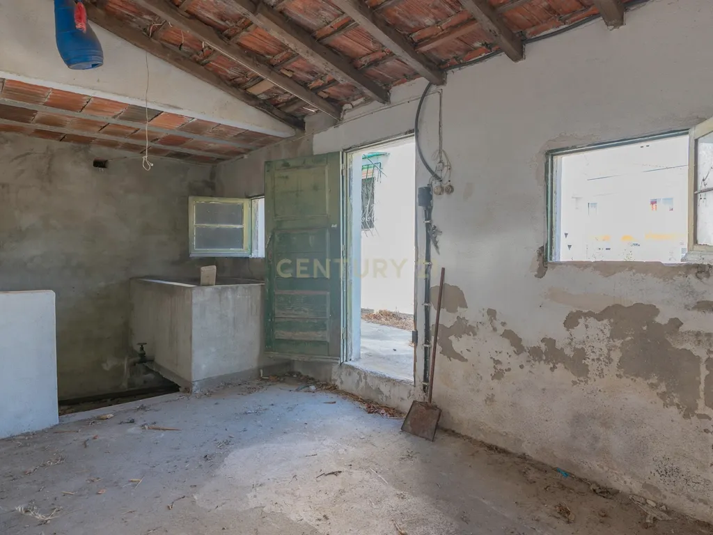 Moradia Isolada com Terreno de 1041 m² – Um Mundo de Possibilidades! - Image 78