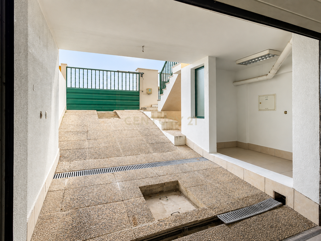 Moradia em Banda T3+1 com quintal e garagem em Zona Tranquila – Bacelos de Gaio, Seixal - Image 29