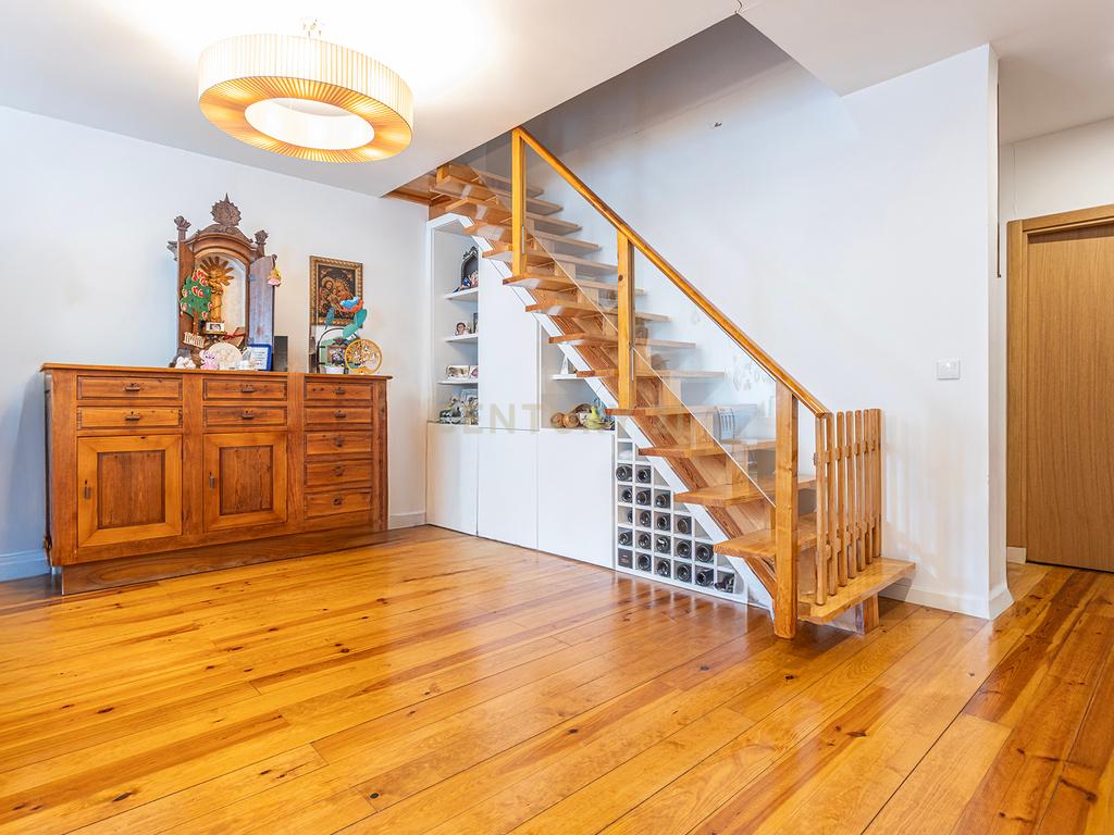 Apartamento T4 Duplex Renovado em Arroios, Lisboa - Image 10